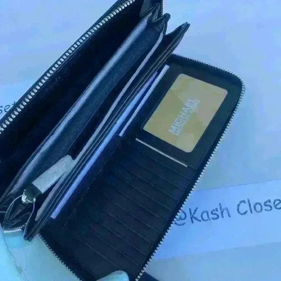 Michael Kors Travel Continental Wristlet Wallet Large MK Signature Black - Picture 4 of 7